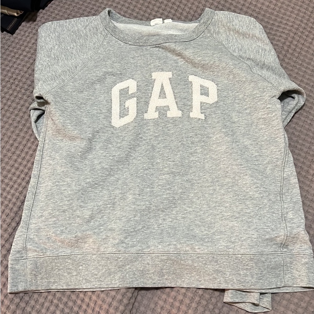GAP crewneck Sweatshirt